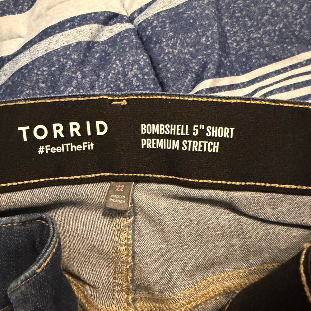 Torrid Premium Stretch Denim Shorts - Picture 3 of 3